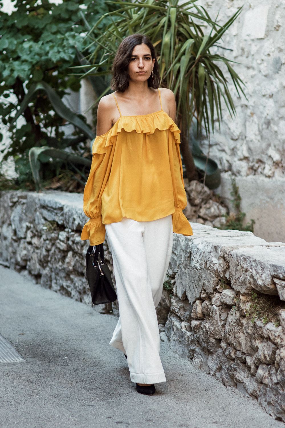 The cold shoulder top that will make your outfit shine | Aria Di Bari